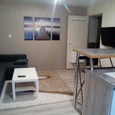 Studio Au Calme Apartment Batilly  ภายนอก รูปภาพ
